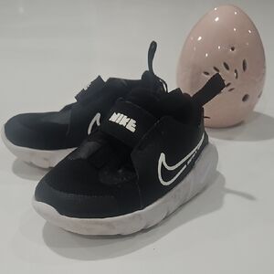 Baby Nike Flex Runner 2 Size 6c EUC.